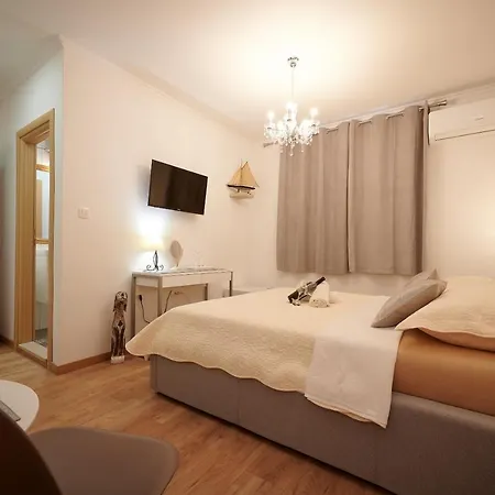 Antonio 3* 트로기르