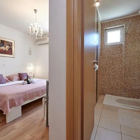 Rooms Antonio 3*